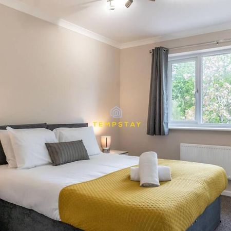 Willa Cosy 2 Bed & Free Parking. Near Heathrow/Pinewood Slough Zewnętrze zdjęcie
