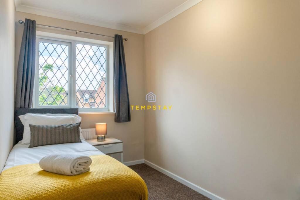 Willa Cosy 2 Bed & Free Parking. Near Heathrow/Pinewood Slough Zewnętrze zdjęcie