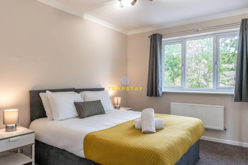 Willa Cosy 2 Bed & Free Parking. Near Heathrow/Pinewood Slough Zewnętrze zdjęcie